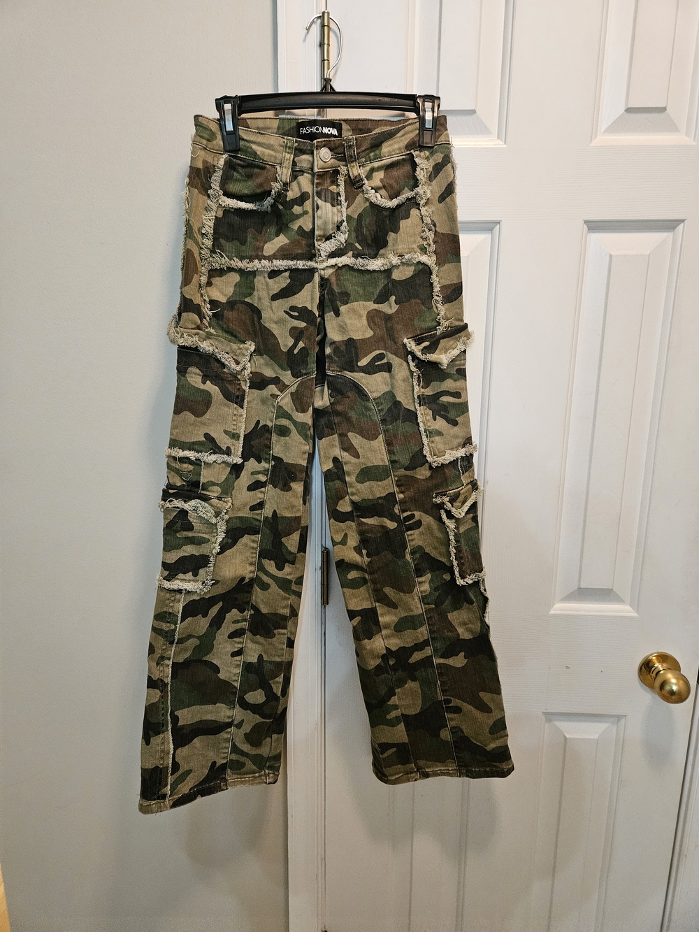 Fashion Nova Camo Distressed Cargo Pants - Green Camo